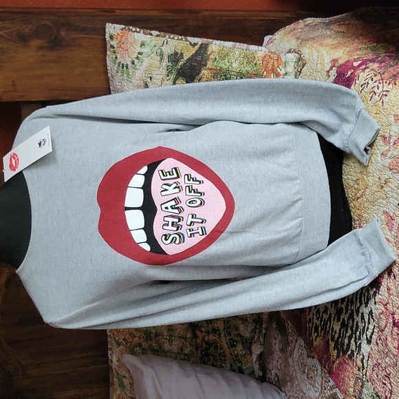 New! Wildfox Sweater - Picture 2 of 3